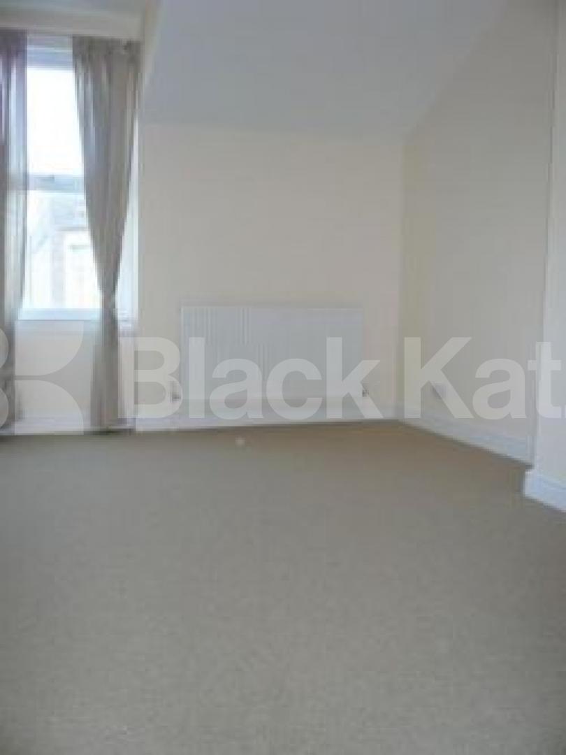 			2 Bedroom, 1 bath, 1 reception Flat			 The Broadway, Crouch End